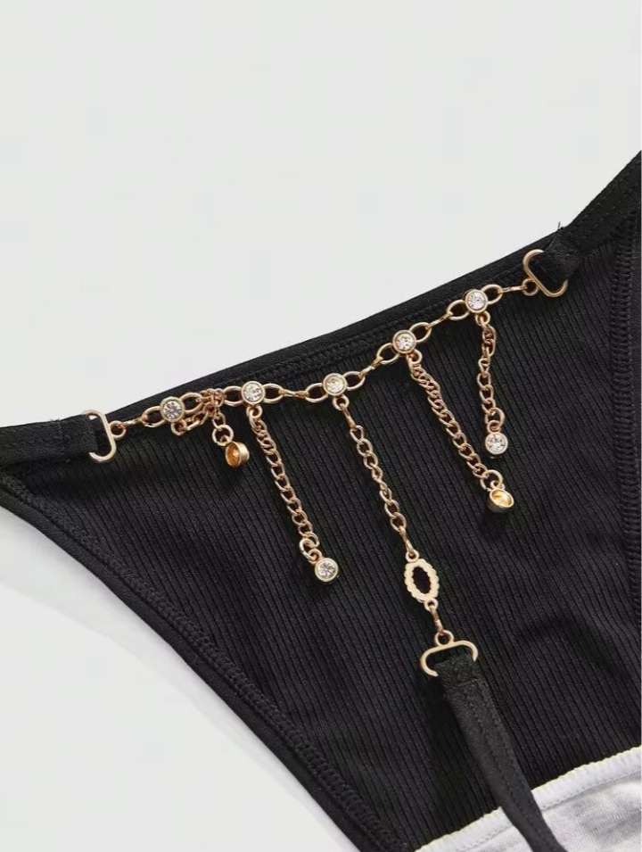 Desy 1Pc Dark Gothic Metal Chain Rhinestone Women's Thong